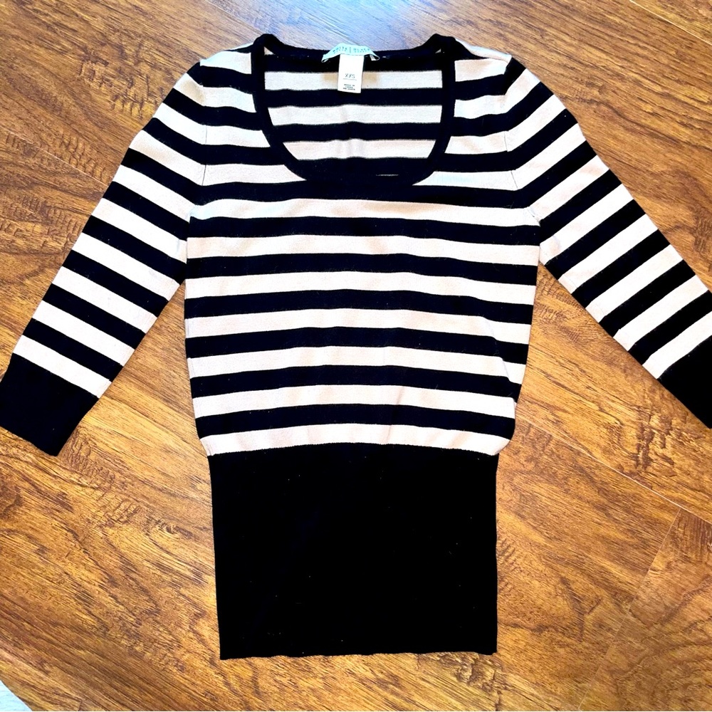 White House Black Market Sweater Top!
